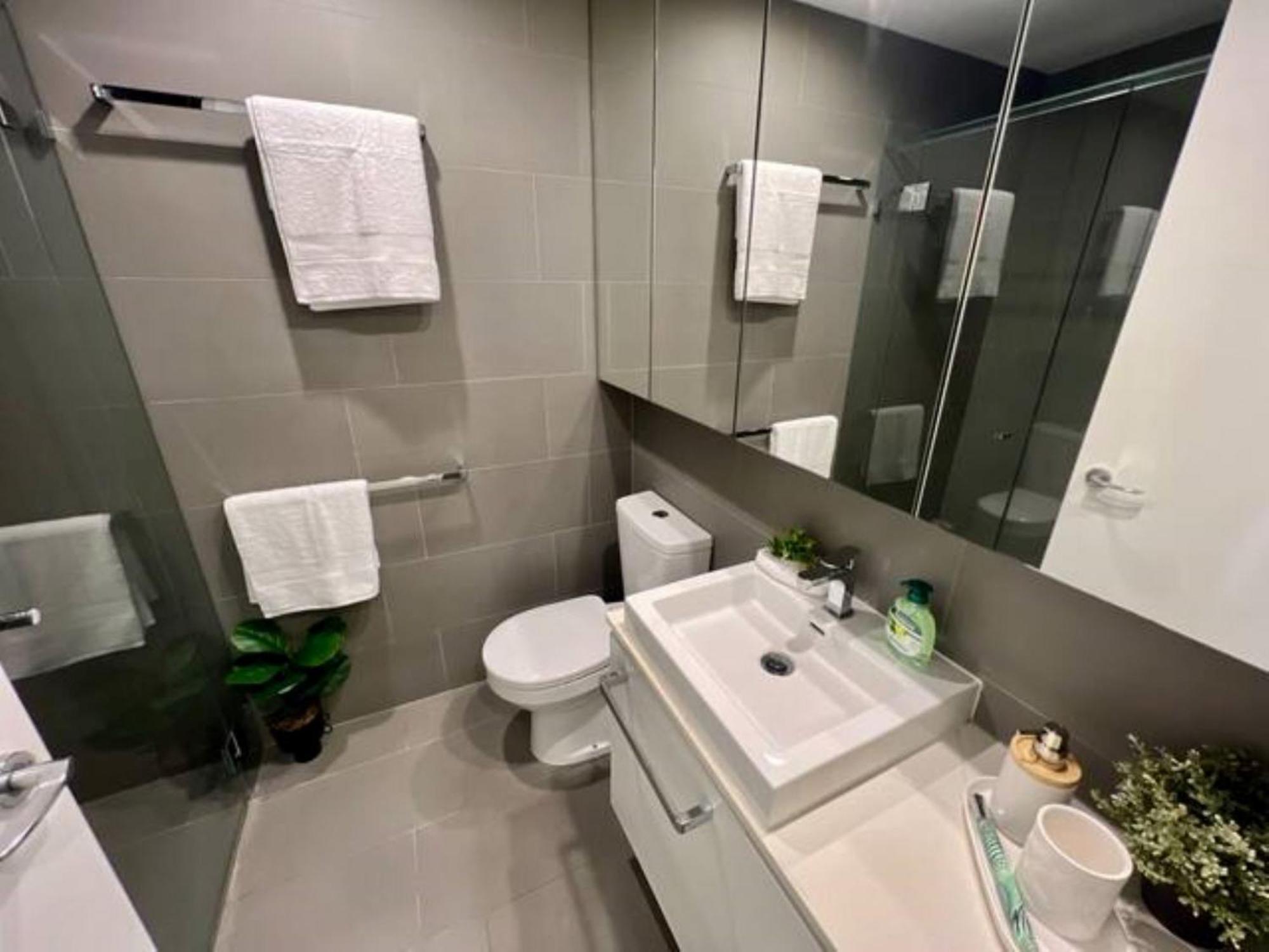 Apartment 2-bed With Pool, Gym, Parking And Balcony Brisbane